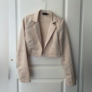 PRETTY LITTLE THING CROPPED BLAZER